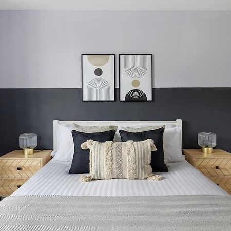 Stylish & Spacious 3 Bed Apartment With Fast Wifi, Close To Tube & Wembly Londyn Zewnętrze zdjęcie