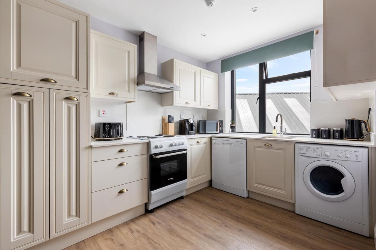 Stylish & Spacious 3 Bed Apartment With Fast Wifi, Close To Tube & Wembly Londyn Zewnętrze zdjęcie