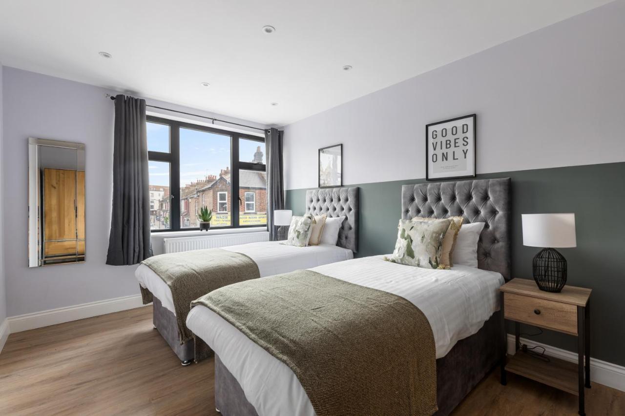 Stylish & Spacious 3 Bed Apartment With Fast Wifi, Close To Tube & Wembly Londyn Zewnętrze zdjęcie