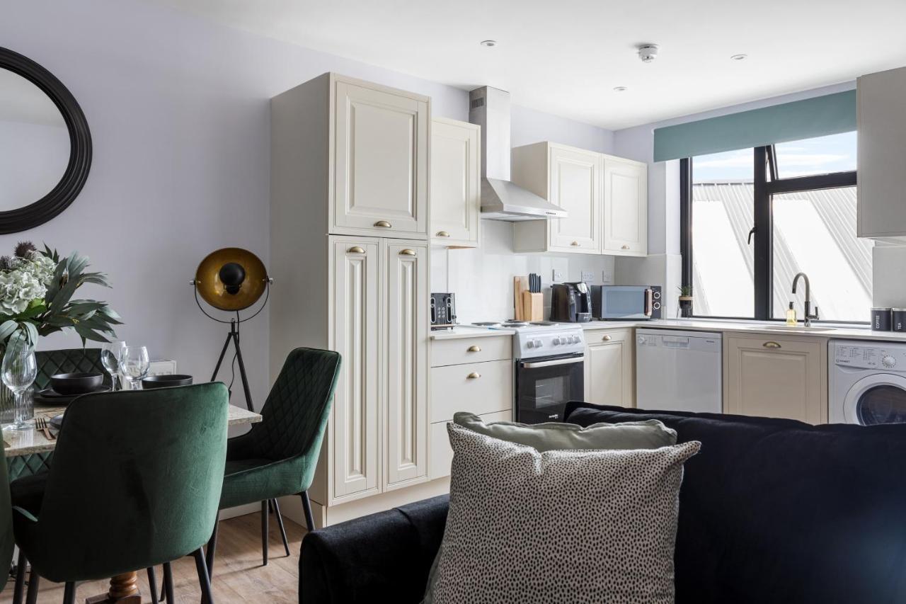 Stylish & Spacious 3 Bed Apartment With Fast Wifi, Close To Tube & Wembly Londyn Zewnętrze zdjęcie
